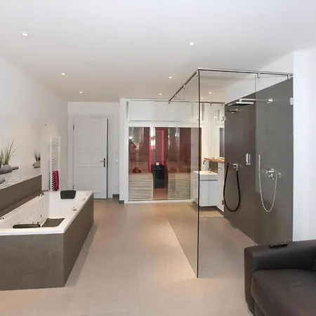 Apartment In Mit Garten, Sauna Und Terrasse Und Meerblick *